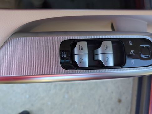 New 2025 Mercedes-Benz GLC 350e 4MATIC image 12