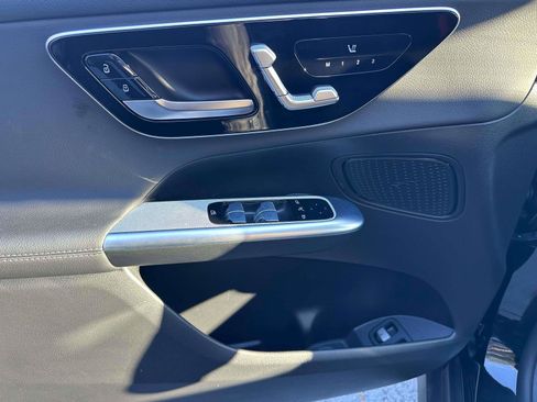 Used 2025 Mercedes-Benz GLC 350e 4MATIC image 13