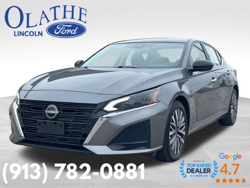 Used 2025 Nissan Altima 2.5 SV FWD image 1