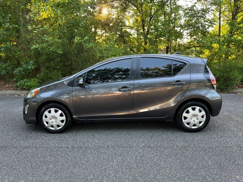 Used 2016 Toyota Prius C One FWD image 4