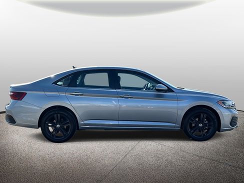 Used 2022 Volkswagen Jetta SE w/ Panoramic Sunroof Package image 6