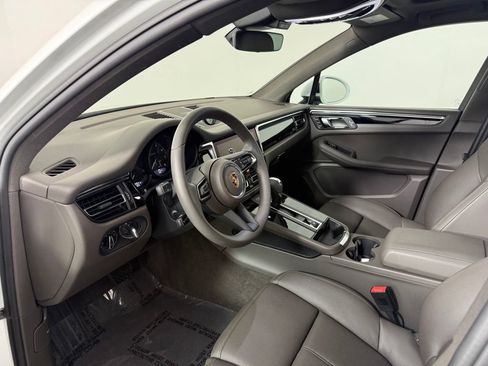 Certified 2026 Porsche Macan AWD/4WD image 4