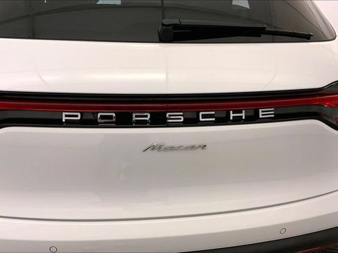 Used 2023 Porsche Macan AWD/4WD image 30
