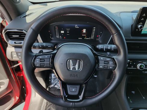 Certified 2025 Honda Pilot Black Edition image 34