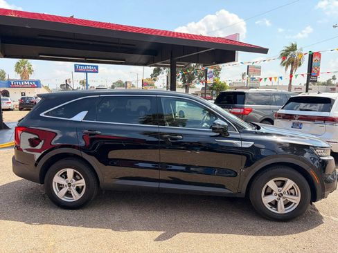 Used 2023 Kia Sorento LX FWD image 9