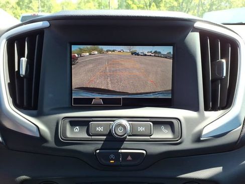 Used 2024 GMC Terrain SLE FWD image 24