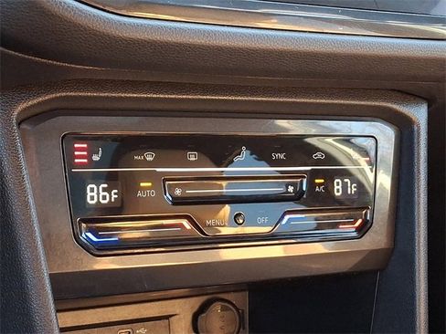 Used 2022 Volkswagen Tiguan SE image 17