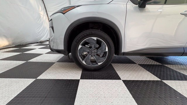Used 2025 Nissan Rogue SV AWD/4WD image 11