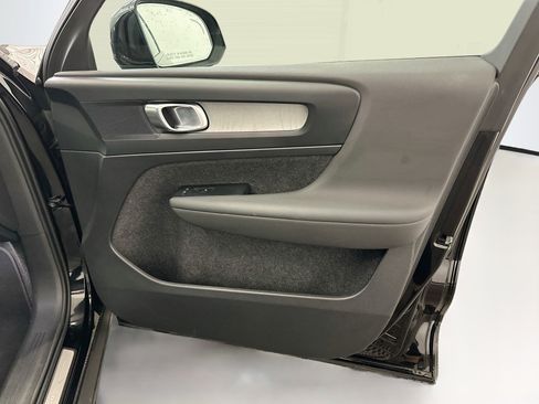 Used 2026 Volvo XC40 B5 Plus AWD/4WD image 35