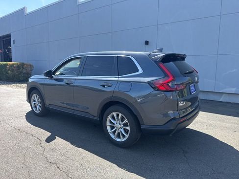 Used 2025 Honda CR-V EX image 3