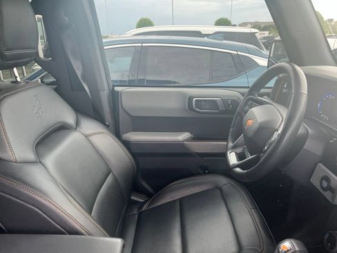 Used 2023 Ford Bronco Badlands AWD/4WD image 4