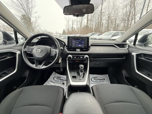 Used 2022 Toyota RAV4 LE image 2