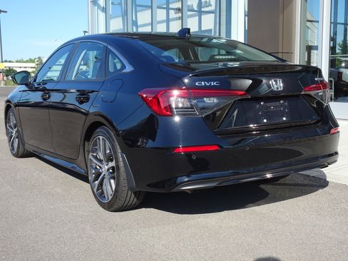 Used 2024 Honda Civic Touring image 3