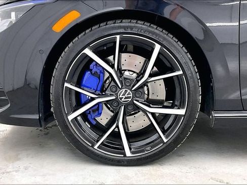 Used 2023 Volkswagen Golf R AWD/4WD image 10
