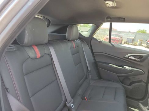 Used 2025 Chevrolet Trax RS w/ Sunroof Package FWD image 17