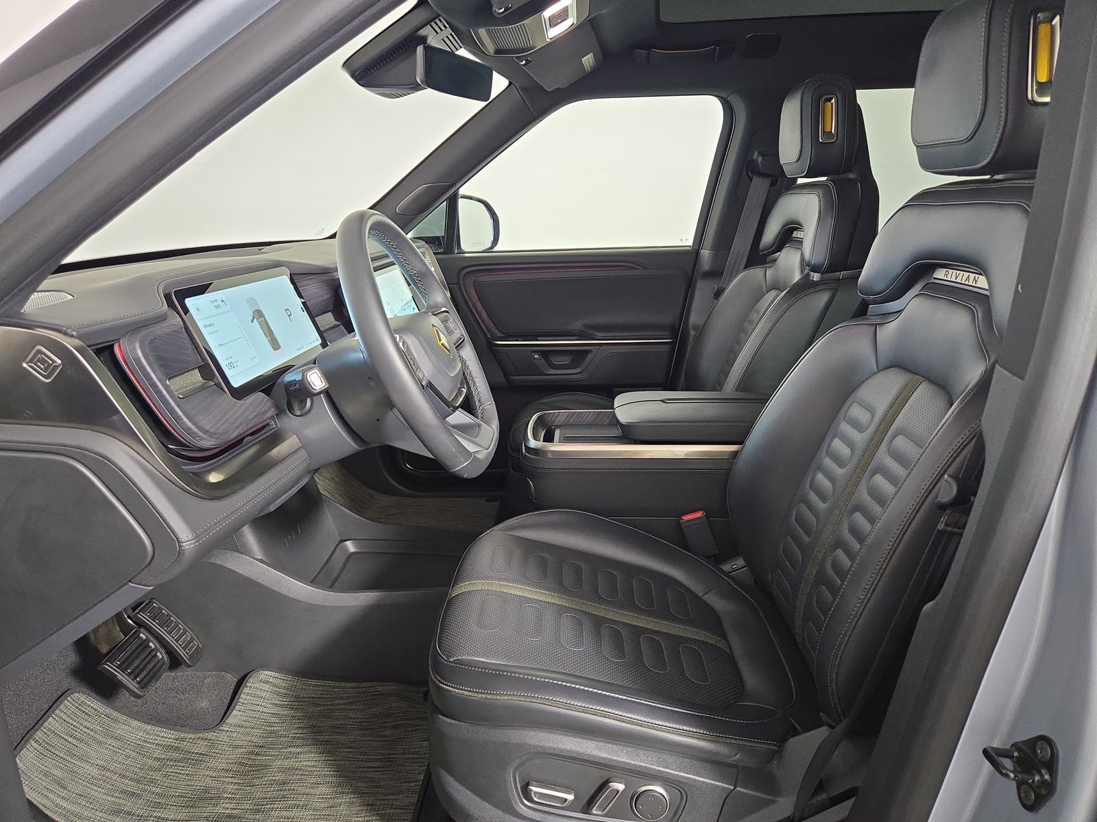 Used 2025 Rivian R1S Adventure Dual AWD/4WD image 20