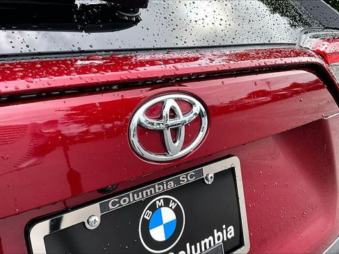 Used 2022 Toyota RAV4 XLE Premium FWD image 9