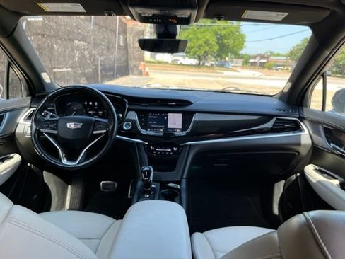 Used 2023 Cadillac XT6 Sport w/ Technology Package AWD/4WD image 19