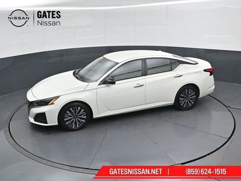 Used 2025 Nissan Altima 2.5 SV image 46