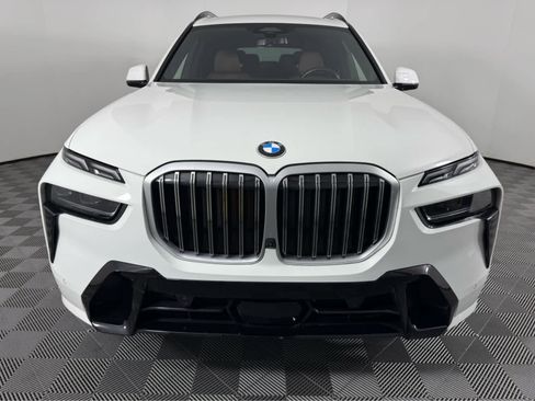 Certified 2024 BMW X7 xDrive40i w/ M Sport Package image 9