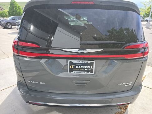 Used 2022 Chrysler Pacifica Limited AWD/4WD image 6
