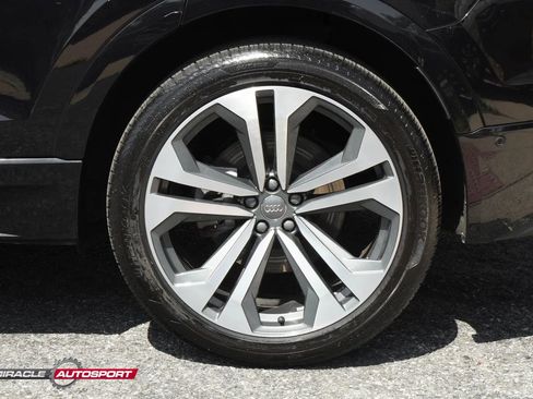 Used 2019 Audi Q8 Prestige image 12