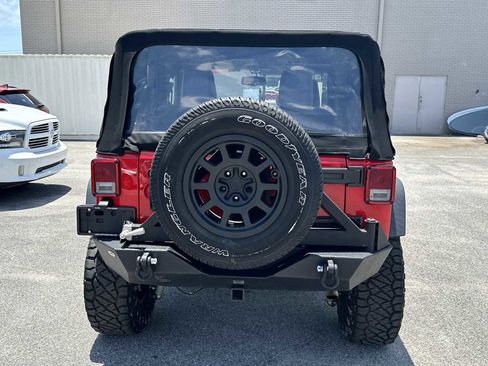Used 2018 Jeep Wrangler Sport AWD/4WD image 7