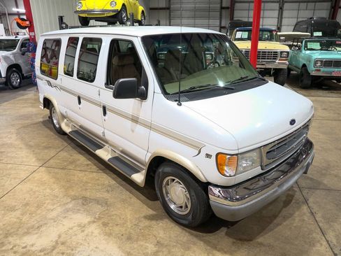 Used 2002 Ford E-150 and Econoline 150 RWD image 14