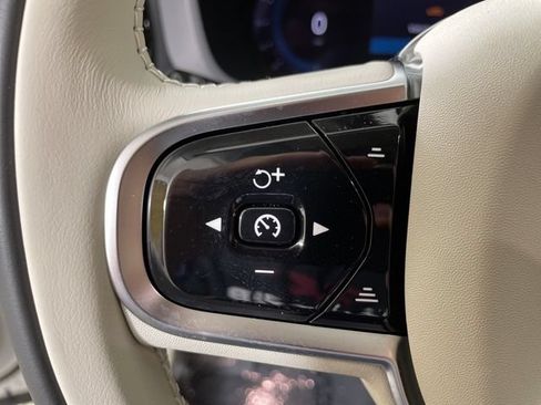 Certified 2025 Volvo XC60 T8 Plus w/ Protection Package Premier AWD/4WD image 27