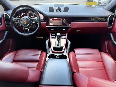Used 2022 Porsche Cayenne GTS AWD/4WD image 13