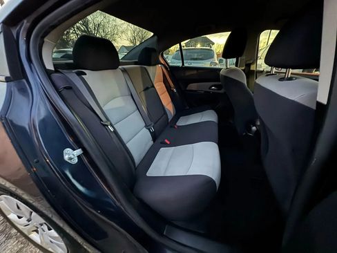 Used 2014 Chevrolet Cruze LS image 10