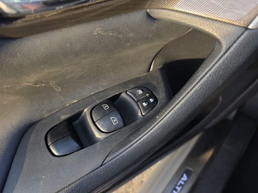 Used 2014 Nissan Altima 2.5 SL w/ Moonroof Package FWD image 33