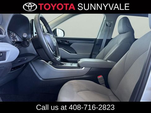 Certified 2024 Toyota Highlander LE FWD image 15