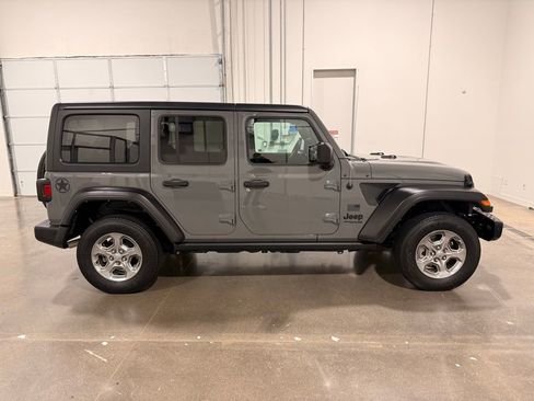 Used 2021 Jeep Wrangler Unlimited Sport image 4