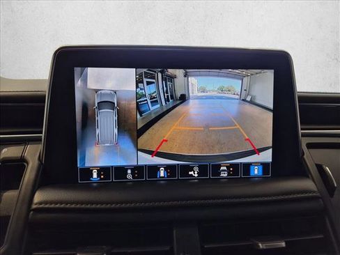 Used 2021 Chevrolet Tahoe Z71 w/ Luxury Package AWD/4WD image 14