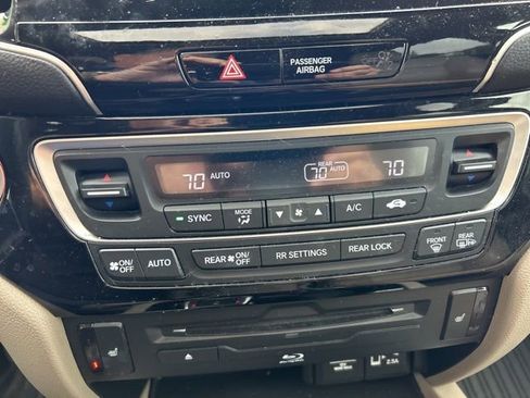 Used 2021 Honda Pilot Touring image 18
