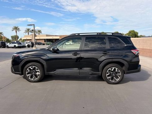 Used 2025 Subaru Forester Premium AWD/4WD image 10
