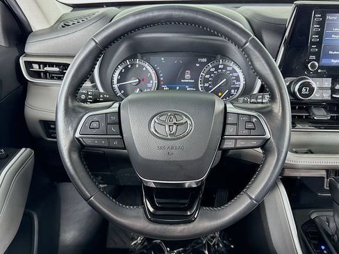 Used 2021 Toyota Highlander XLE FWD image 23
