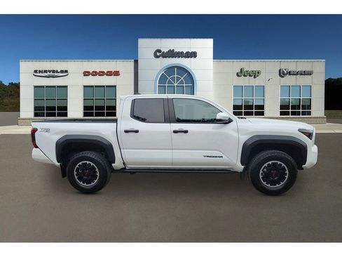 Used 2024 Toyota Tacoma TRD Off-Road w/ TRD Off Road Upgrade Package AWD/4WD image 2
