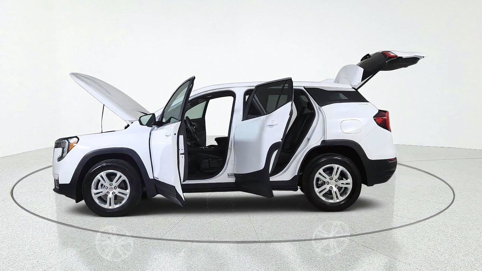 Used 2024 GMC Terrain SLE w/ LPO, Floor Liner Package AWD/4WD image 11