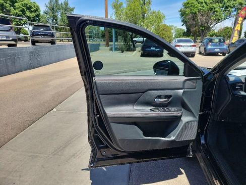 Used 2025 Nissan Kicks SR FWD image 11