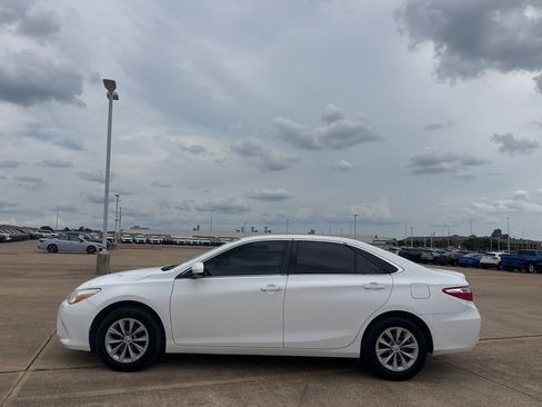 Used 2017 Toyota Camry SE FWD image 15