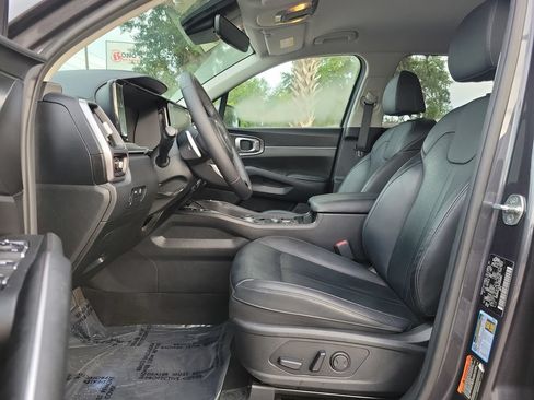 Used 2022 Kia Sorento S FWD image 2