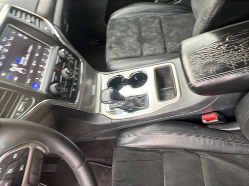 Used 2018 Jeep Grand Cherokee Laredo RWD image 24
