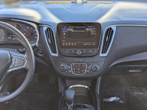 Used 2025 Chevrolet Malibu LT image 14