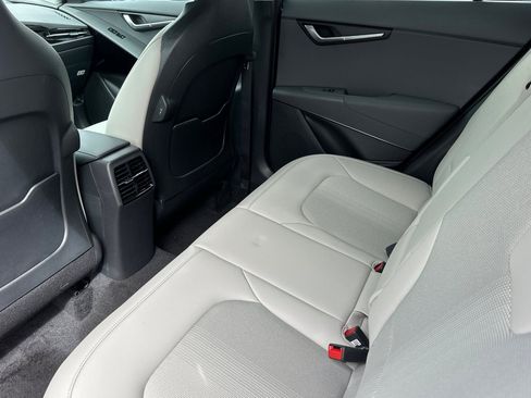 New 2026 Kia Niro EX FWD image 12