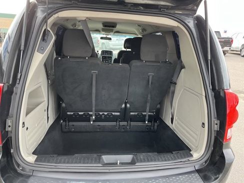 Used 2016 Dodge Grand Caravan SXT w/ Rear Park Assist Package image 40