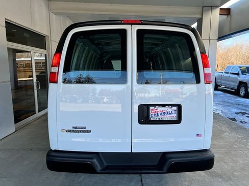 Used 2022 Chevrolet Express 2500 Extended w/ Driver Convenience Package image 8