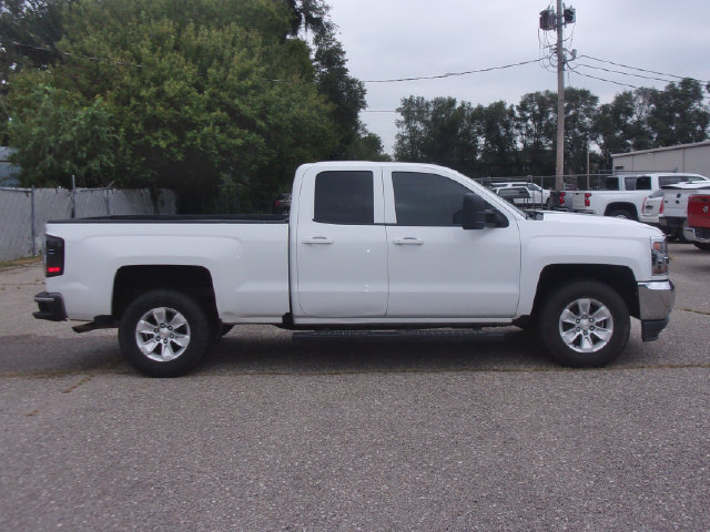 Used 2018 Chevrolet Silverado 1500 LT w/ All Star Edition AWD/4WD image 8