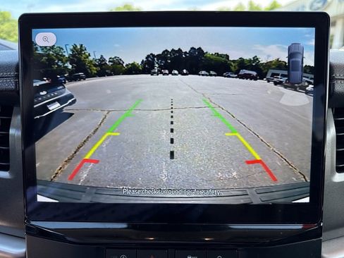 Used 2024 Ford Expedition XLT AWD/4WD image 5